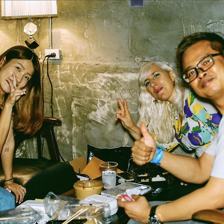 Area81 Hideout Hostel Бангкок Экстерьер фото
