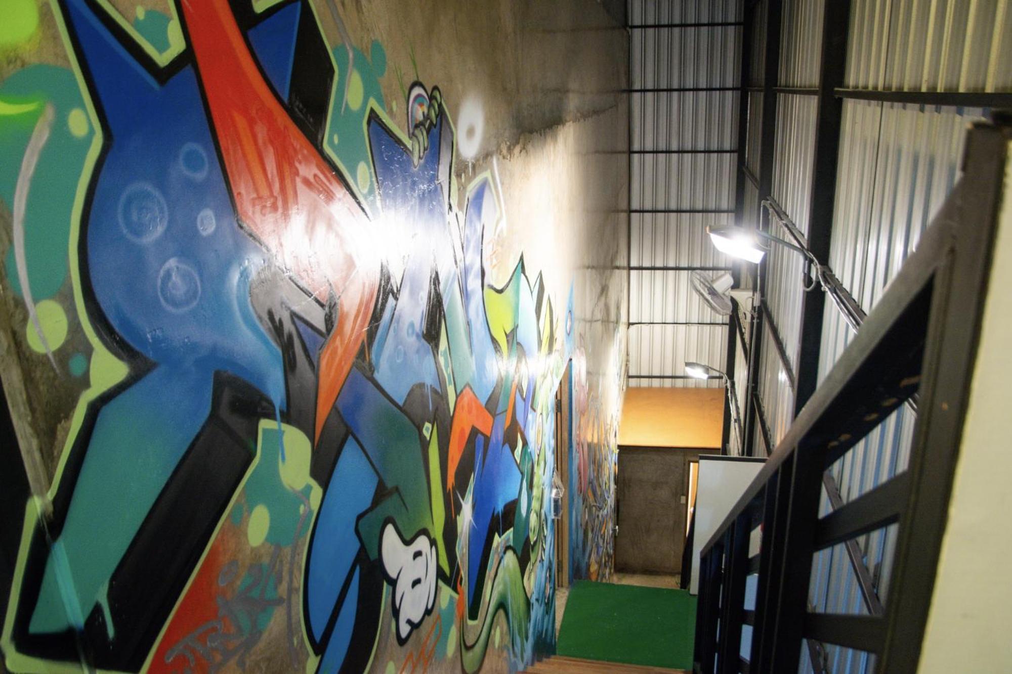Area81 Hideout Hostel Бангкок Экстерьер фото