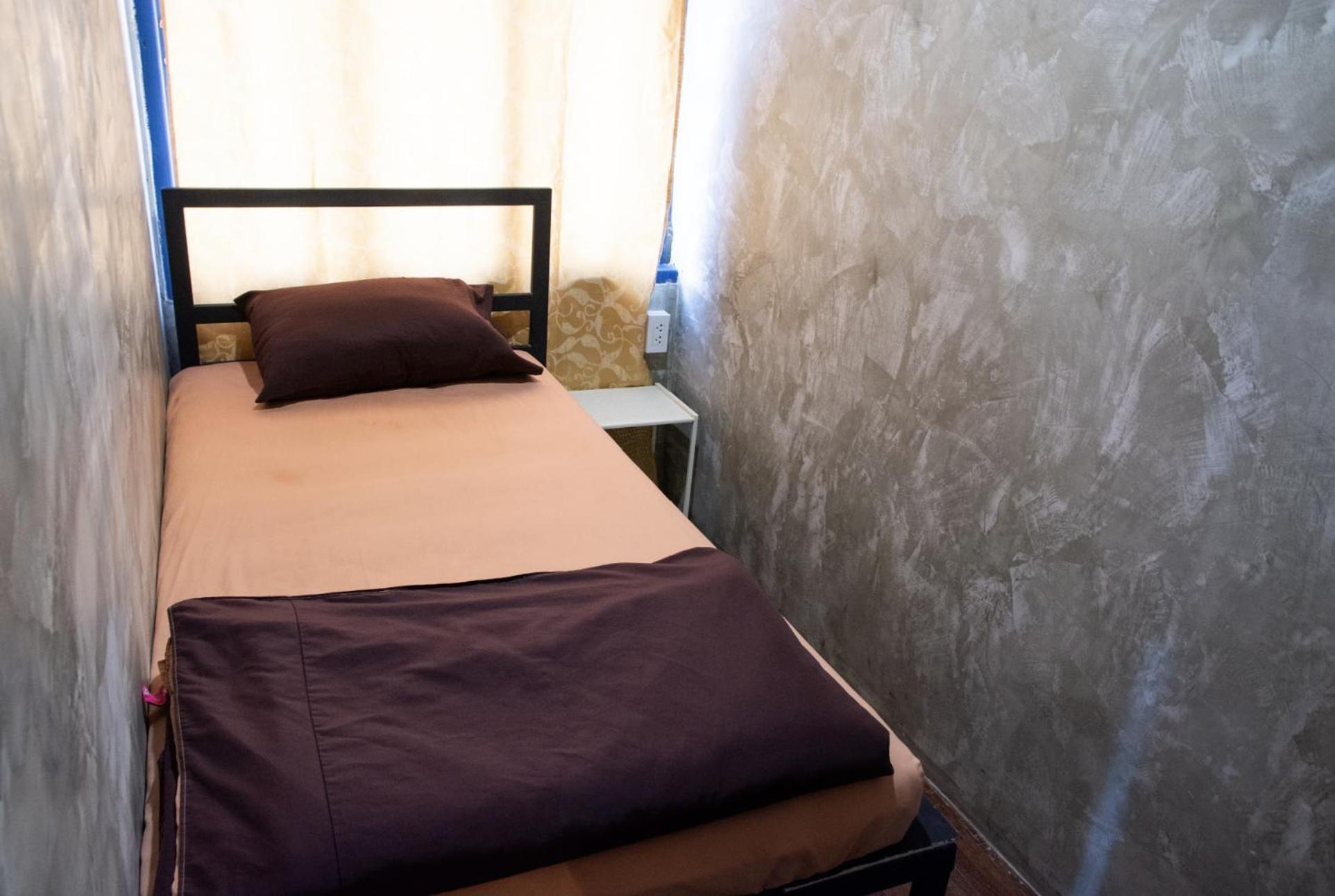 Area81 Hideout Hostel Бангкок Экстерьер фото