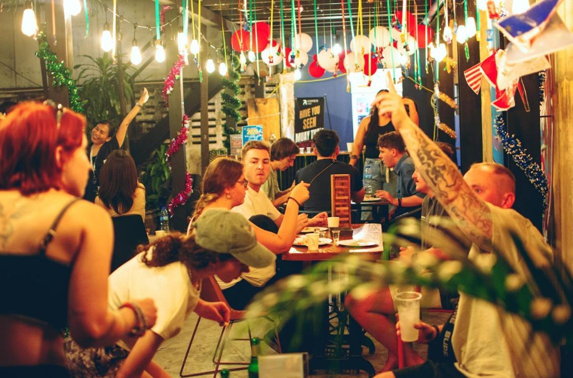 Area81 Hideout Hostel Бангкок Экстерьер фото